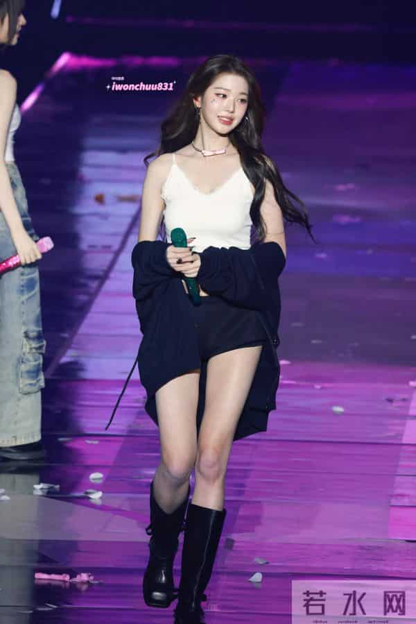 21岁张元英最新美照大胆的白色蕾丝内衣身材变得丰满了！