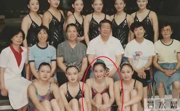 恩爱28年难抵残酷现实,牛莉把老公熬成爹,年龄差终究是道坎