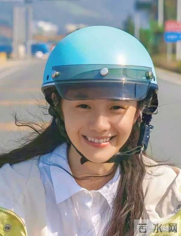 刘浩存绝美性感，气质封神惊艳瞬间