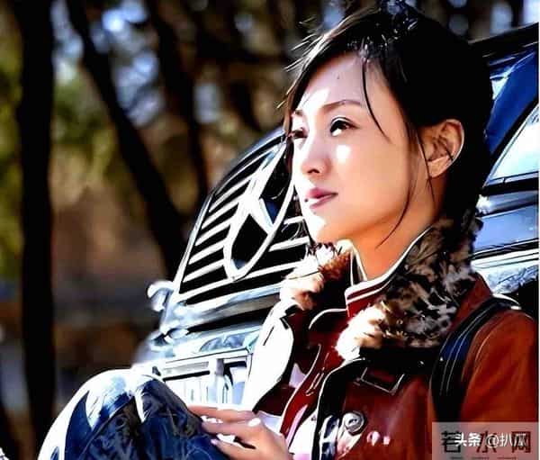 她是冯巩御用老婆，连登五年春晚后精神失常，如今50岁的她怎样了