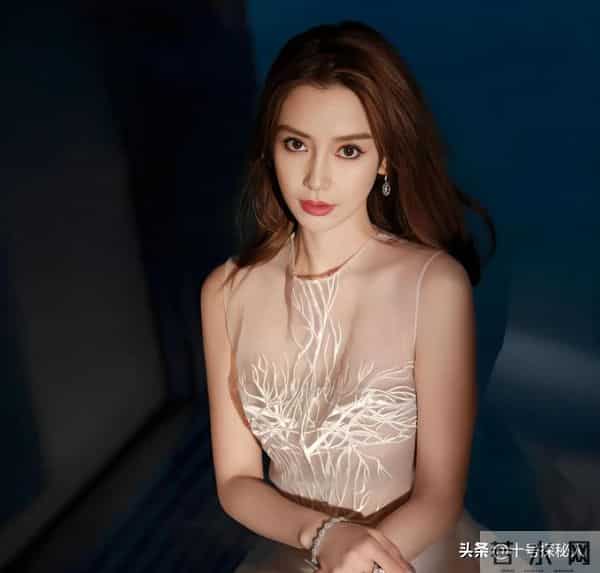 黄晓明可能也没想到，自己抛弃的前妻杨颖，已走上一条“上坡路”