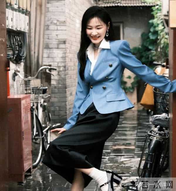 拔出萝卜带出泥!逼疯辛芷蕾,袒护“欺负幼女”的他 王家卫惹众怒