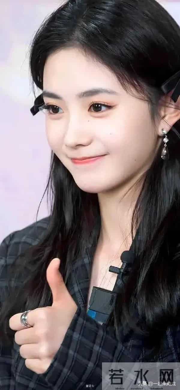 刘浩存绝美性感，气质封神惊艳瞬间