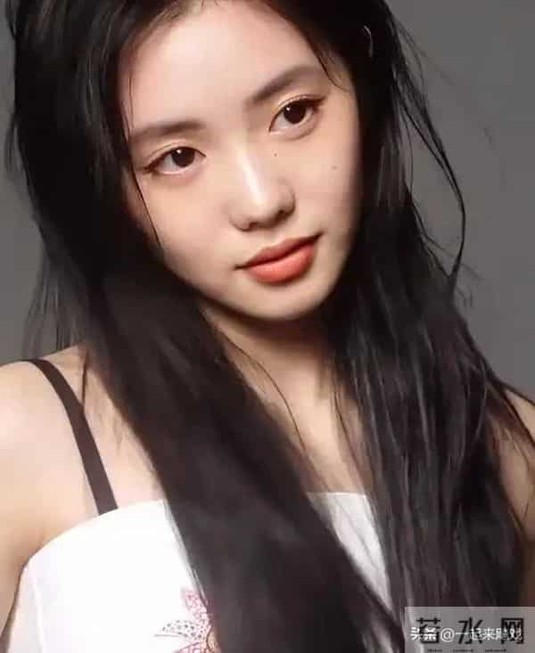 刘浩存绝美性感，气质封神惊艳瞬间