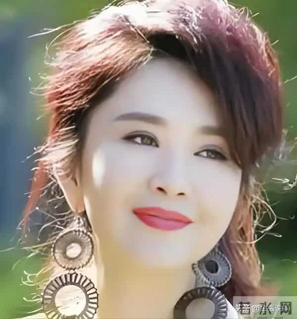 一婚娶央视主持人，二婚娶演员，三婚娶小30岁美女，64岁终于当爹