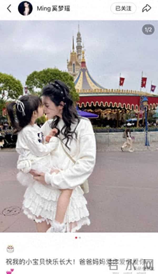 迪士尼偶遇何猷君一家，4岁女儿背1.7万挎包，奚梦瑶本人美到失语