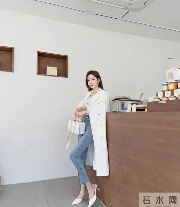 孙允珠 绞花碧螺白上衣修身牛仔裤