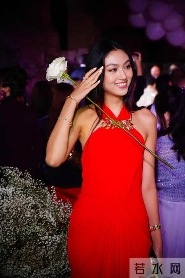 温州日清集团嫁女，甄子丹和汪诗诗甜蜜牵手，任达华女儿长得像他