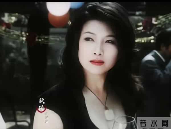 王静真是高大丰满的霸气御姐,独有的气质,丰韵犹存又明艳大气