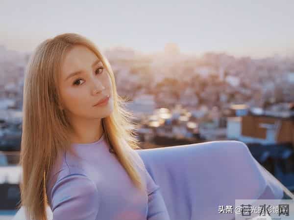 千亿阔太徐子淇老公李家诚当火炬手，她的反应超绝，果真御夫有术