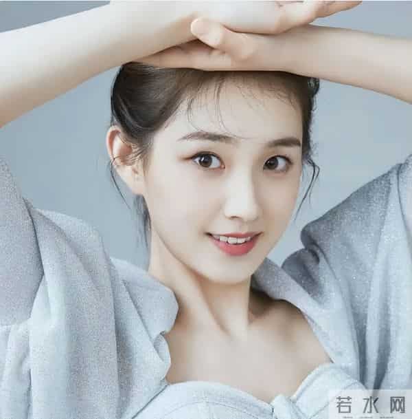 横店这一夜,珠圆玉润的短剧女神郭宇欣,秒了内娱一堆“排骨精”