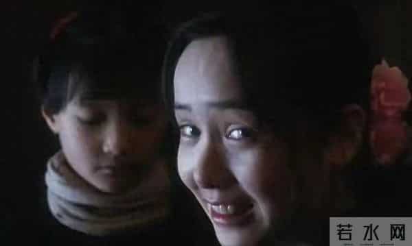 59岁蒋雯丽现状,定居英国,又瘦又老,网友惋惜:一代女神也老了