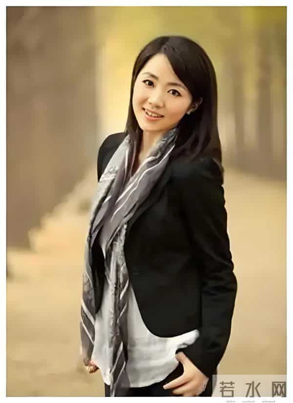 气象台主持人杨丹