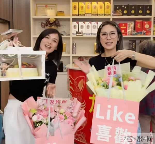 老麦新露面在买早餐 他有点忧郁 表哥力挺二哈 大哈的粉丝群信息被曝