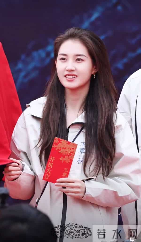 终于理解为什么叫她“短剧颜值天花板”了!温婉大方,素颜超级美