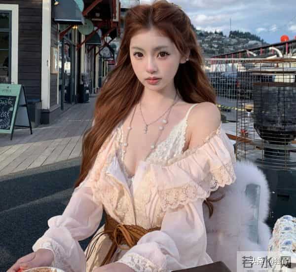 懒懒现状曝光，离开王思聪依旧“快活”，普通人没法过她这种生活