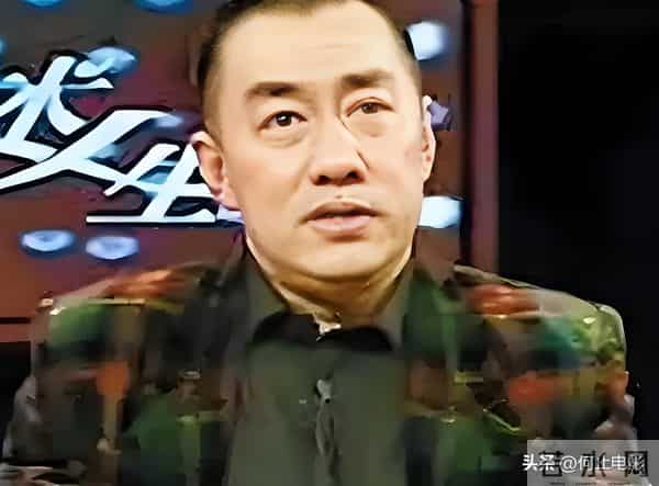 他因春晚一炮而红，做完歌手当局长，无儿无女，去世13年无人知