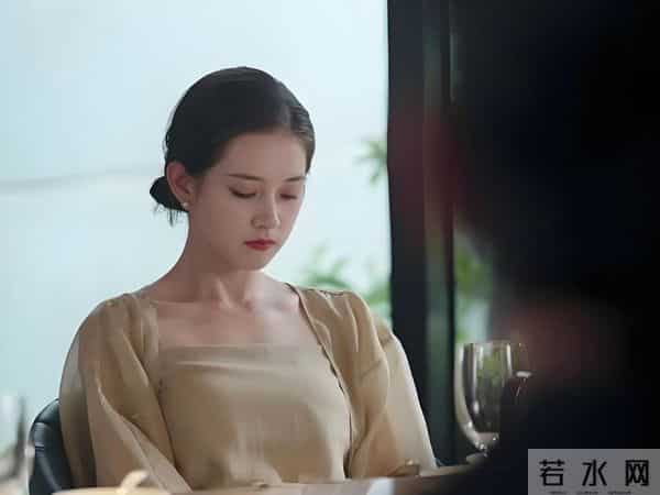 横店这一夜,珠圆玉润的短剧女神郭宇欣,秒了内娱一堆“排骨精”