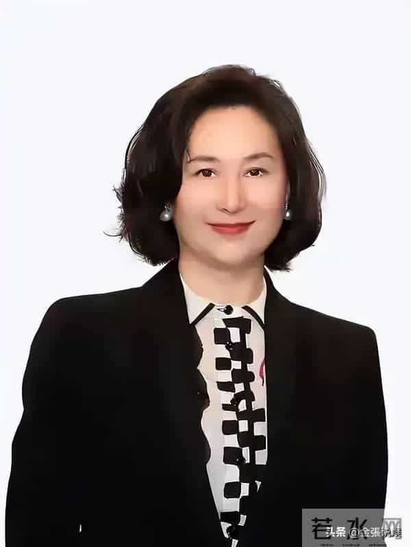 何超琼近况曝光，生图满头白发还有老年斑，和澳门大会判若两人