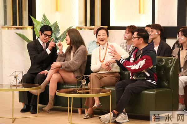 64岁TVB男星终于承认和女艺人的恋情，终结多年绯闻传闻