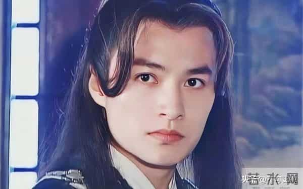 曾经红极一时，如今为养家糊口沦落到景区卖艺，这4位明星太可惜