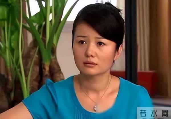 二婚嫁大13岁杜志国后，定居武汉素面朝天很自信，继子杜淳成心病