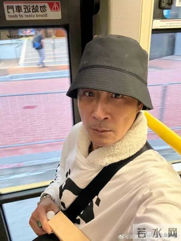 63岁吴镇宇刷老年卡坐公交,被疑“冒用他人证件”险被赶,当场掏身份证自证