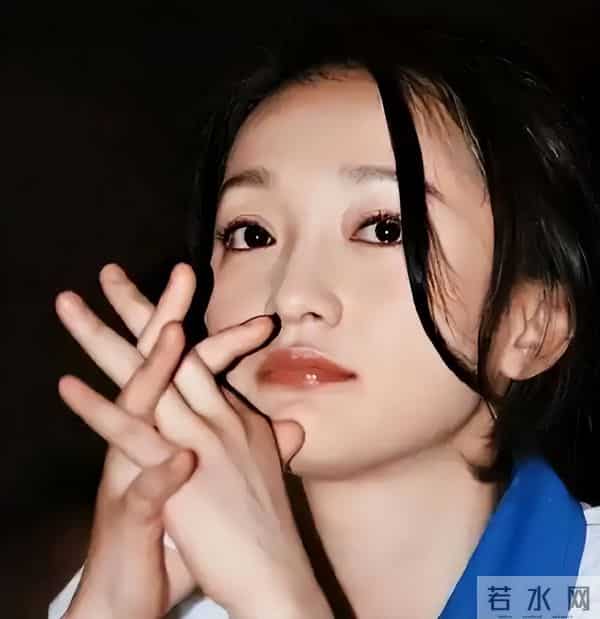 50岁周迅头发花白,瘪嘴模样一脸老态认不出,无儿无女成最大遗憾