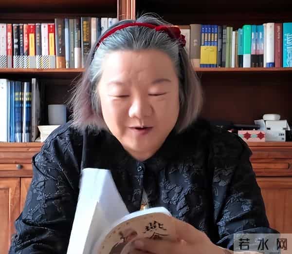 离婚34年后，64岁的洪晃住京郊百平豪宅，如今陈凯歌看了都懊悔