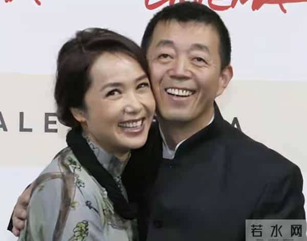 59岁蒋雯丽现状,定居英国,又瘦又老,网友惋惜:一代女神也老了