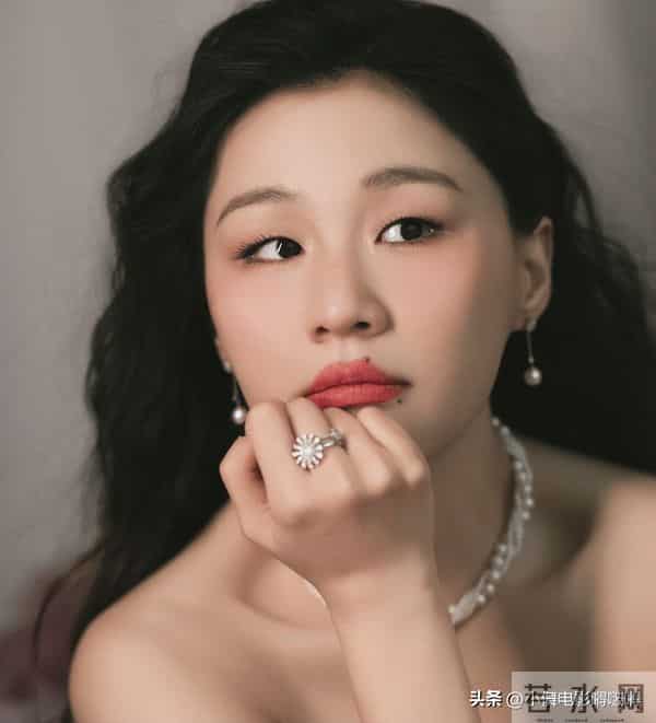 《繁花》录音门升级，金靖遭殃后，即使被“羞辱”也不敢得罪资本