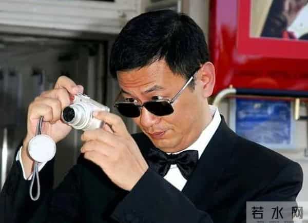 古二录音引爆娱乐圈！王家卫口碑暴跌，秦雯涉法炫权遭官媒点名