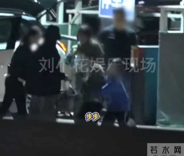 刘诗诗带儿子和朋友聚餐，6岁步步和玩伴打架 刘诗诗拉架险被绊倒