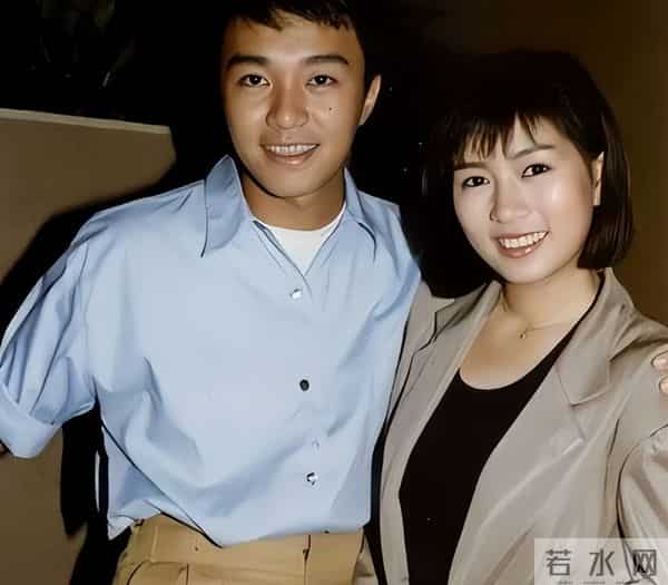 周星驰，最放不下的不是朱茵，也不是莫文蔚，而是嫁给别人的她