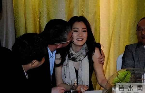 继王晶曝料大瓜后，王家卫也被曝光，92岁的游本昌和唐嫣都遭了殃