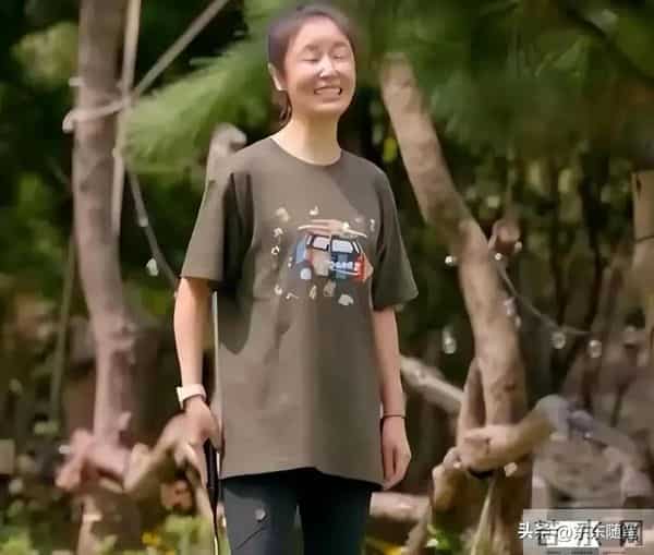 47岁林心如老到认不出！面部松弛憔悴沧桑，素颜打扮似农村大妈