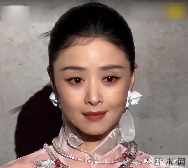 上海红毯：惠英红脸肿胀，蒋欣头包脸骨相绝，胡杏儿斜刘海显老