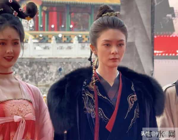 横店这一夜,大气明媚的短剧女神郭宇欣,力压内娱一堆“排骨精”