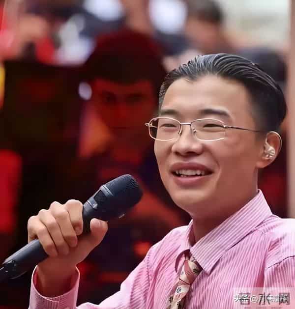 曾一夜成名,“日入百万”的郭有才,如今泡沫散去,他过得如何?