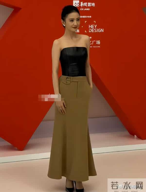 佟丽娅深圳扫购黄金!头发稀少假发明显,满胳膊黄金手串太吸睛