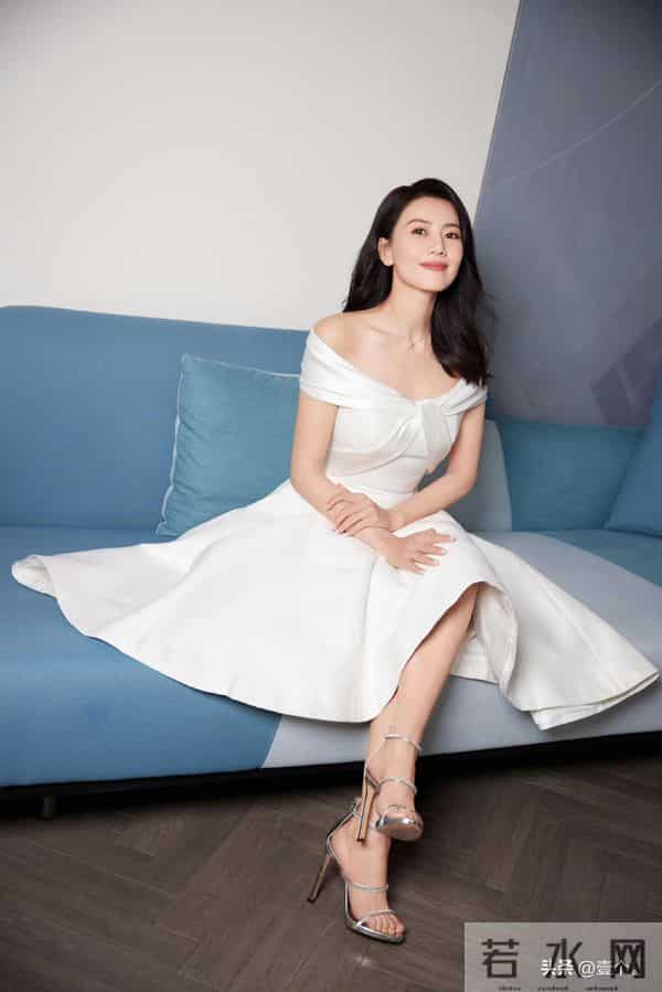 高圆圆太欲了，气质与生活态度沉淀出的立体韵味