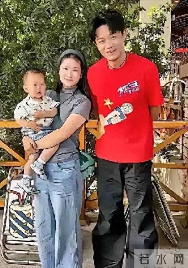 难怪凤凰传奇曾毅对玲花没什么色心，原来他老婆足让他管住下半身