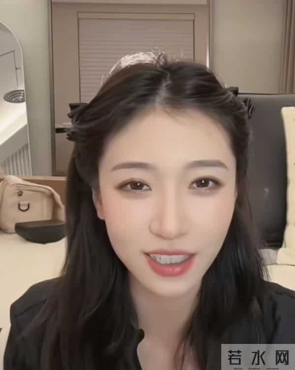 王格格直播感叹张凌赫是她现实中见过最帅的男人！不敢和他对视