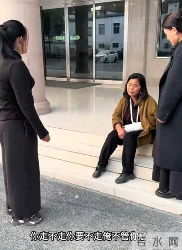 二婚阿杜：从阿杜妈摔伤网友称快说起：真正的孝不是无底线妥协。