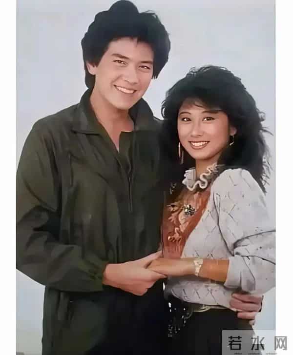 1982年22岁费翔与21岁初恋女友叶倩文台湾旧照，一对璧人非常般配