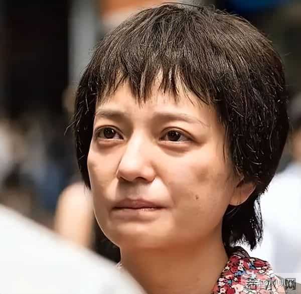 面相又变了!49岁赵薇近照曝光,婚礼上用心打扮,却不是小燕子了