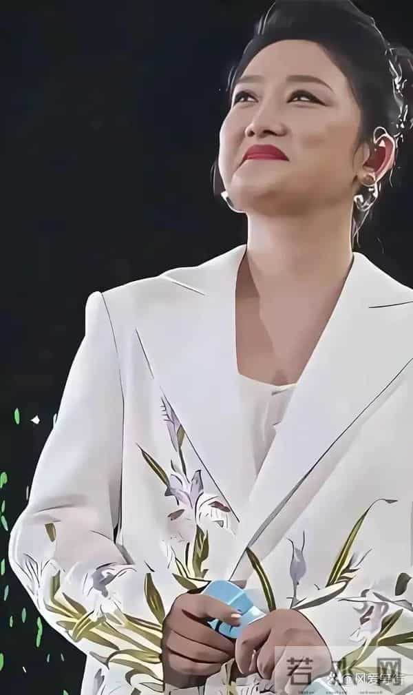 凤凰传奇玲花才44岁老了很多，发福20斤，像个老妈妈，岁月无情啊