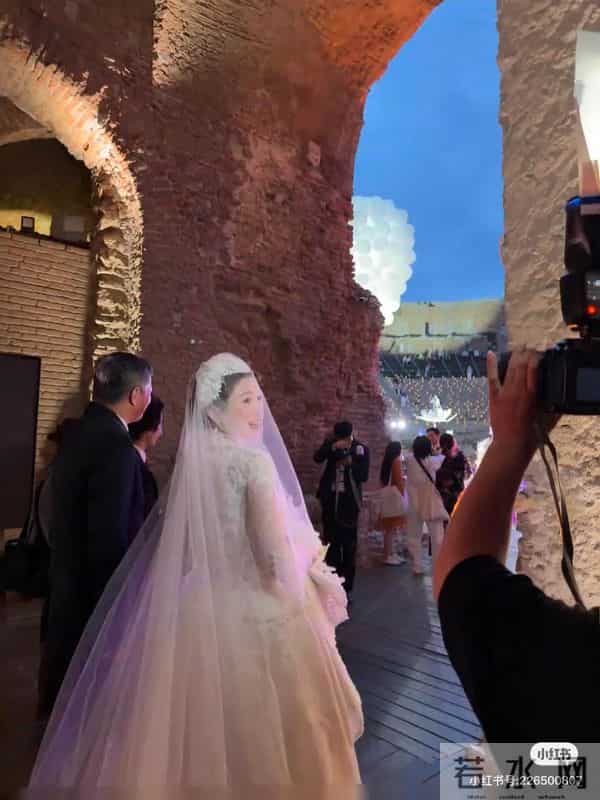 温州日清集团嫁女，甄子丹和汪诗诗甜蜜牵手，任达华女儿长得像他