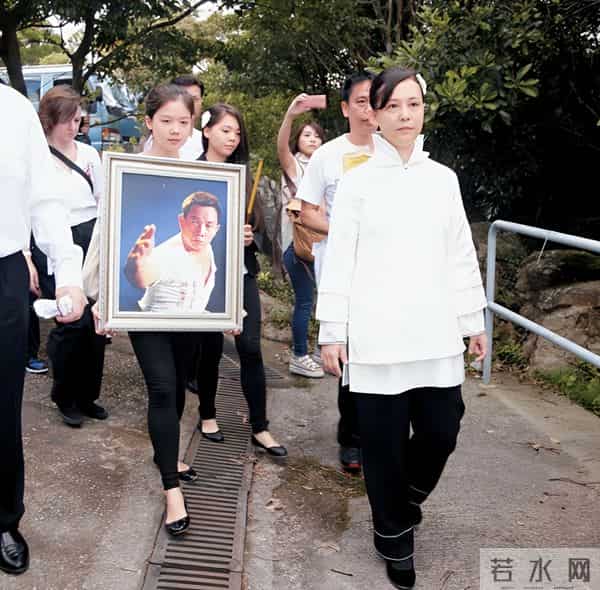 香港导演刘家良骨灰被盗,盗匪勒索6000万,遗孀拒绝后遭到恐吓