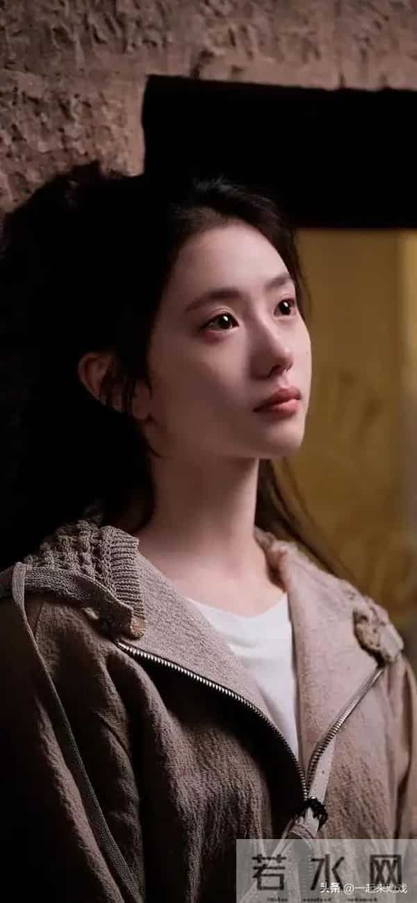 刘浩存绝美性感，气质封神惊艳瞬间